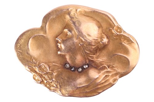 Lot 68 - An Art Nouveau lariat clasp and a gem-set...