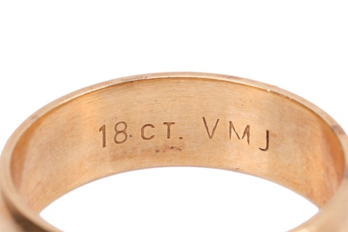 Lot 60 - A court style wedding band of 5.5 mm, in...