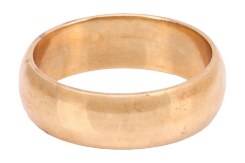 Lot 60 - A court style wedding band of 5.5 mm, in...
