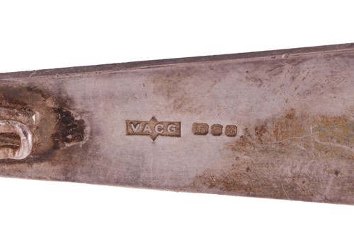 Lot 208 - A small aggregate of jewellery items; to...