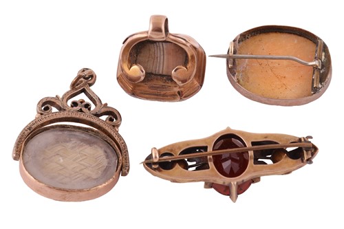 Lot 208 - A small aggregate of jewellery items; to...