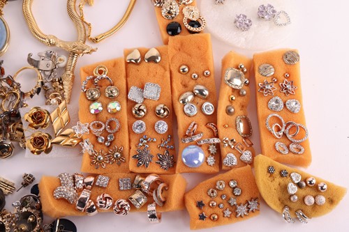 Lot 6 - A large group of costume jewellery, comprising...