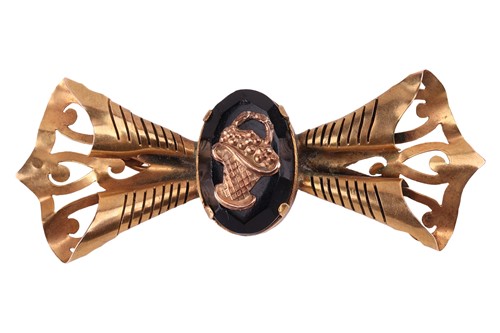 Lot 40 - A small aggregate of jewellery items; to...