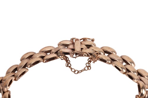 Lot 22 - A group of 9ct gold, yellow metal and...