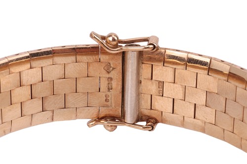 Lot 31 - A 9ct gold textured brick-link bracelet,...