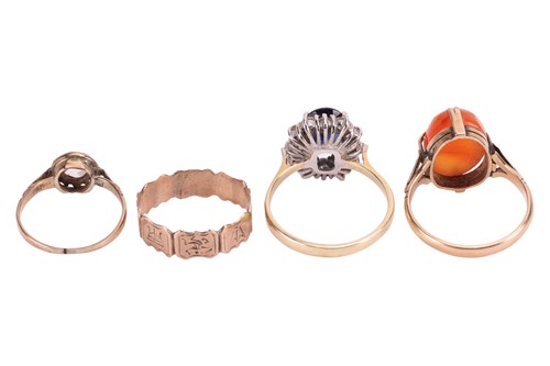 Lot 49 - A small aggregate of miscellaneous jewellery...