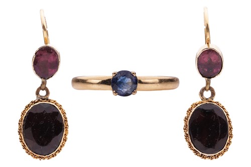 Lot 113 - A sapphire ring and a pair of paste drop...