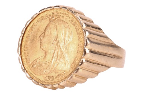 Lot 33 - A Victorian half sovereign tartelette ring,...