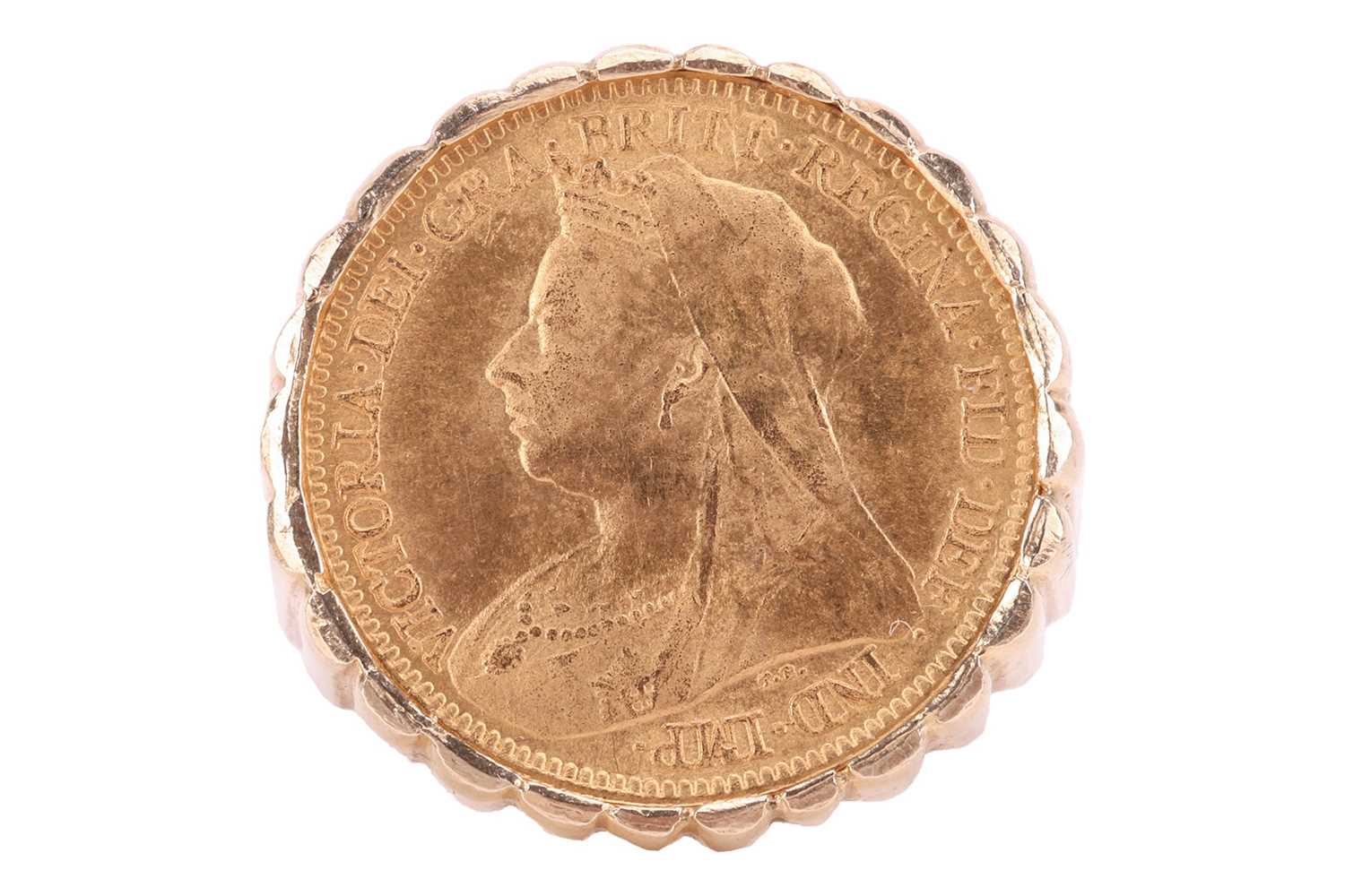 Lot 33 - A Victorian half sovereign tartelette ring,...