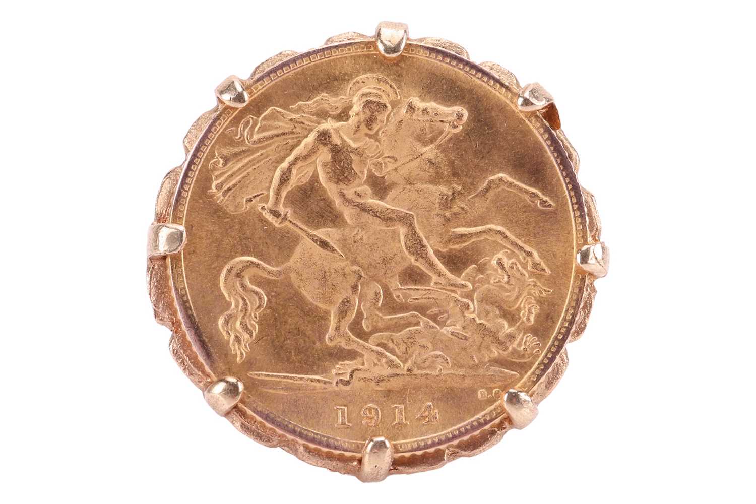Lot 34 - A George V half sovereign ring, dated 1914,...