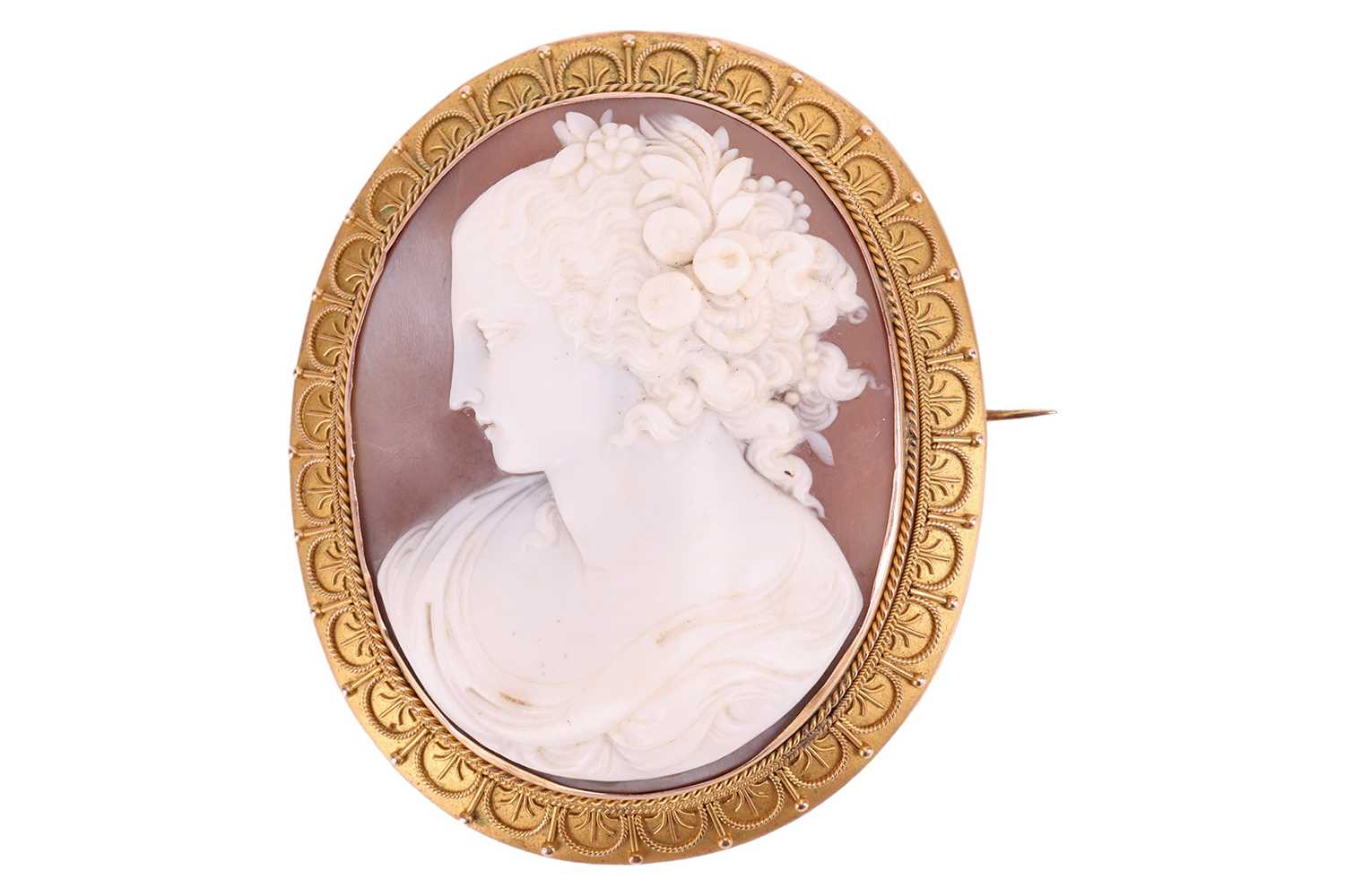 Lot 185 - A Victorian shell cameo brooch, the oval shell...