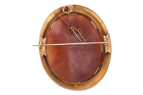Lot 185 - A Victorian shell cameo brooch, the oval shell...
