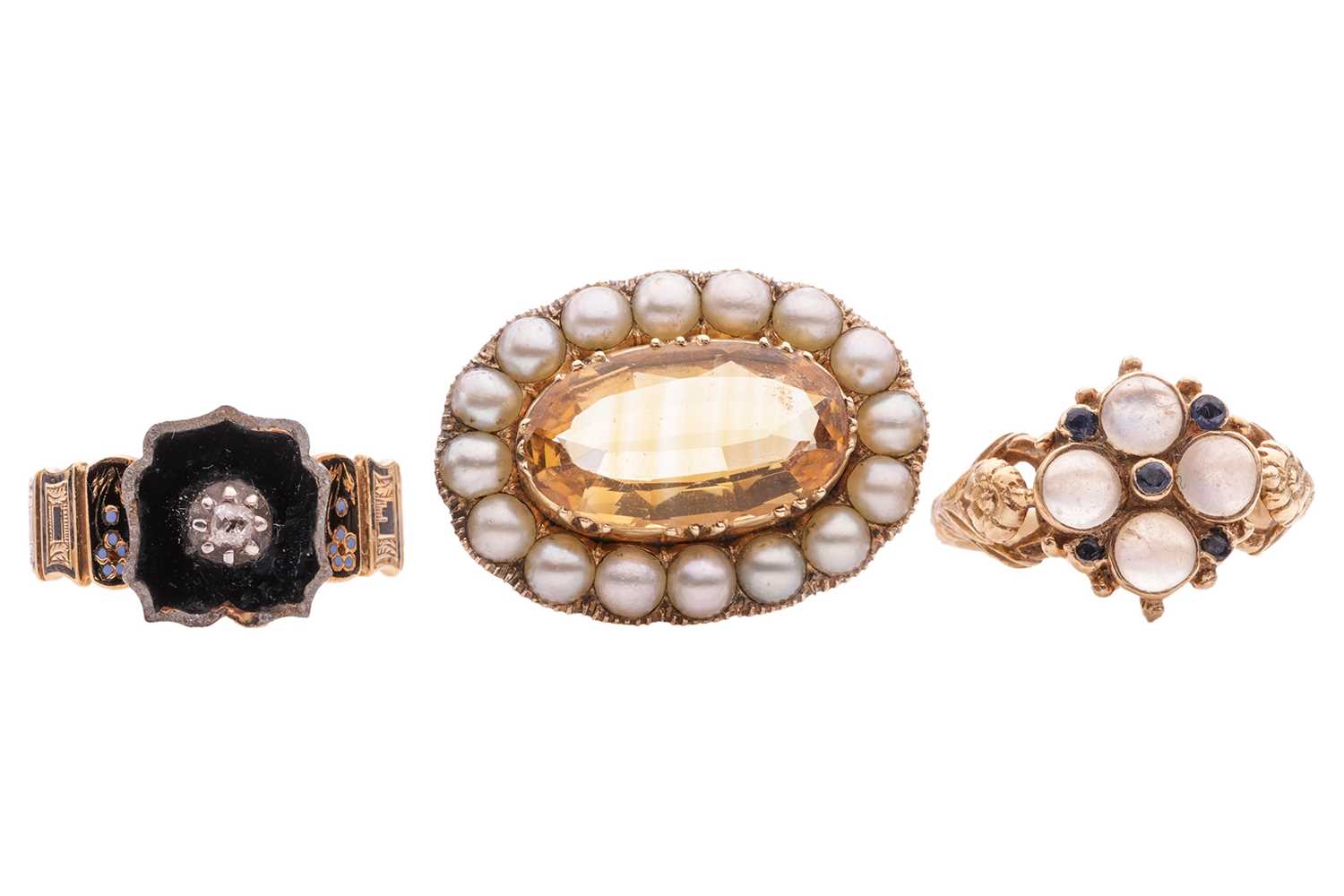 Lot 196 - A fichu pin and two rings; the brooch centred...