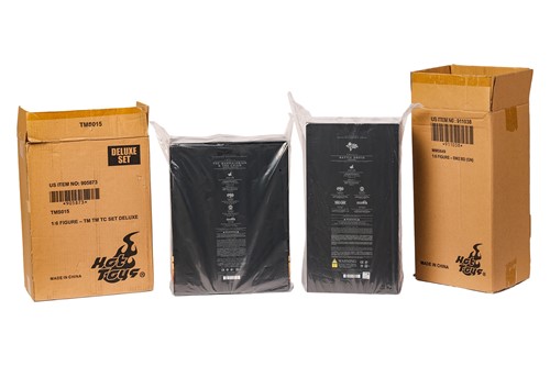 Lot 44 - A Star Wars Hot Toys The Mandalorian & The...