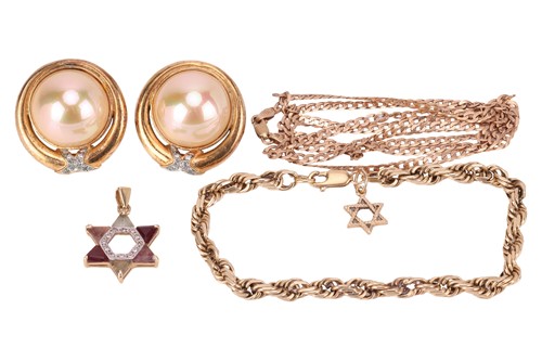 Lot 115 - A group of jewellery to include; a gem-set...