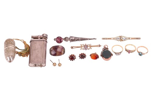 Lot 79 - A mixed group of items comprising an...