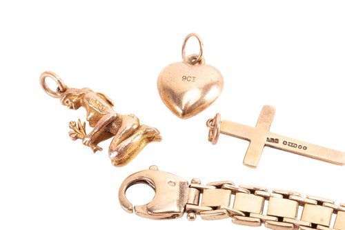 Lot 38 - A 9ct yellow gold flat link bracelet,...