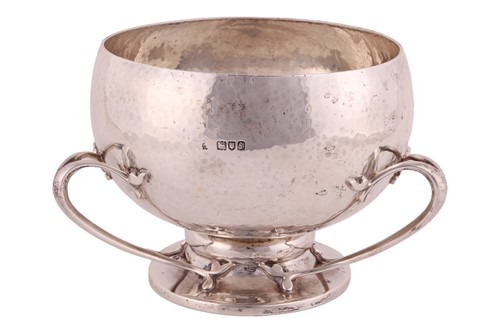 Lot 358 - An Arts and Crafts silver bowl by Wakely &...
