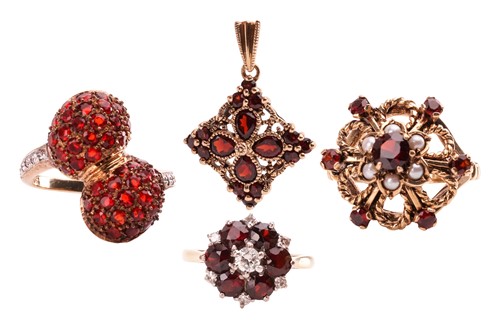 Lot 77 - A small collection of gem-set jewellery items;...