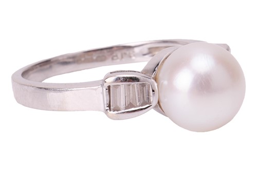 Lot 17 - A cultured pearl and diamond dress ring in...