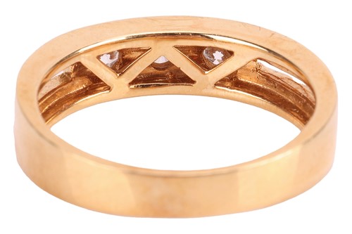 Lot 81 - A three-stone diamond ring with an estimated...