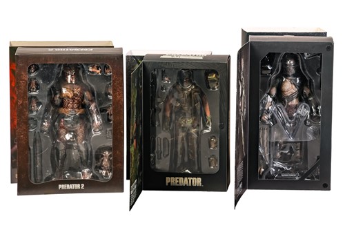 Lot 13 - Three Hot Toys 'Predator' 1:6 scale...