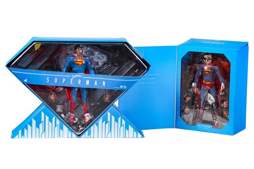 Lot 15 - A Hot Toys 'Superman The Movie' 1:6 scale...