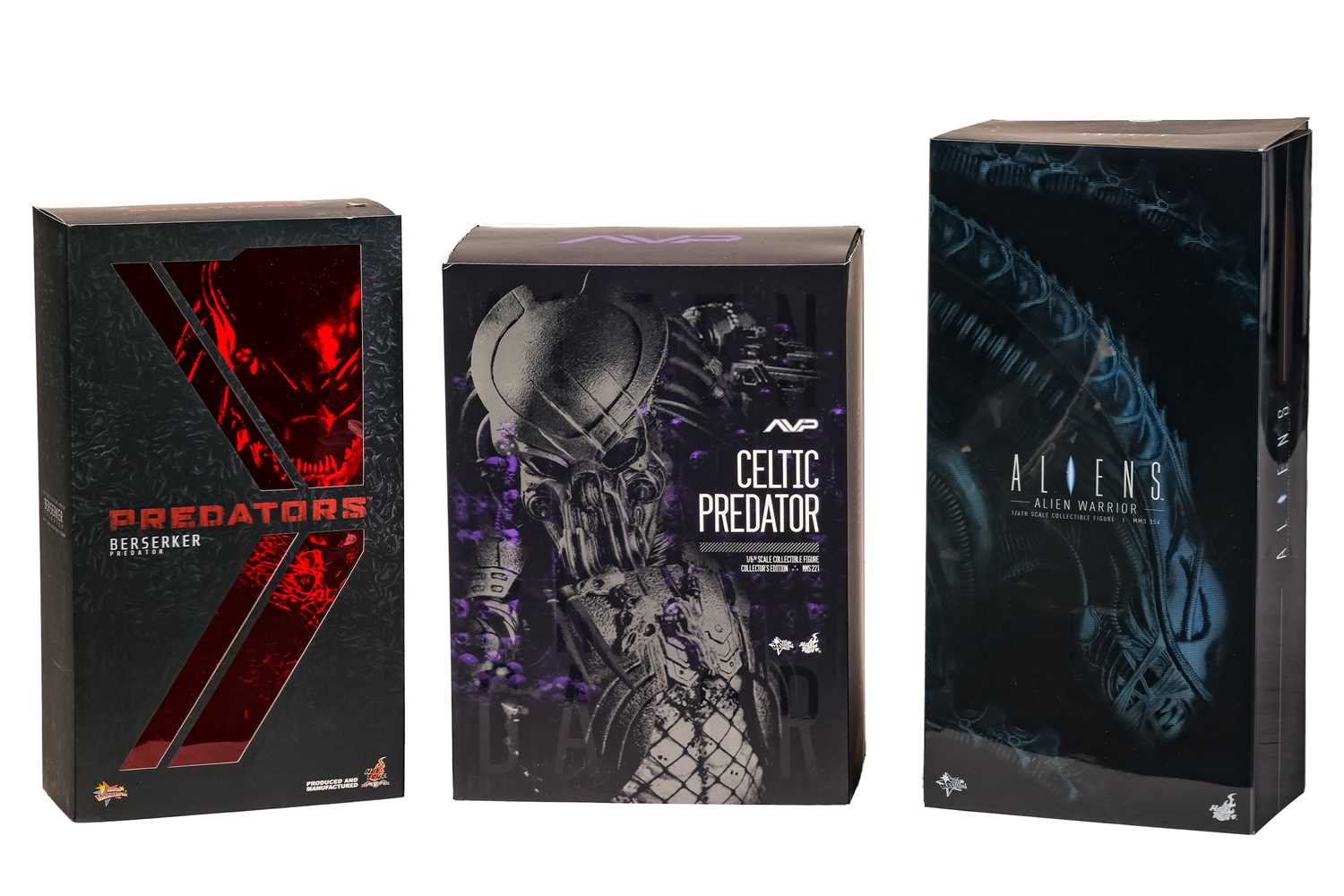 Lot 28 - A Hot Toys 1:6 scale collectible Aliens figure,...
