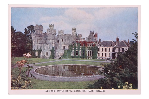 Lot 72 - Autographs: The Quiet Man (1952) cast and crew,...