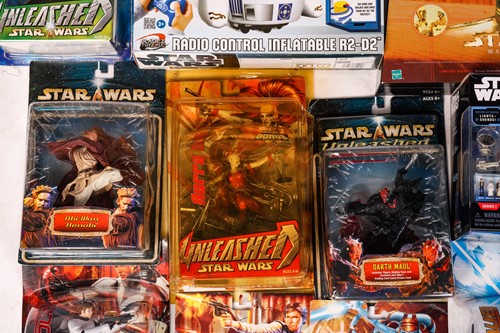 Lot 71 - A large collection of Star Wars collectible...