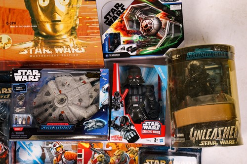 Lot 71 - A large collection of Star Wars collectible...