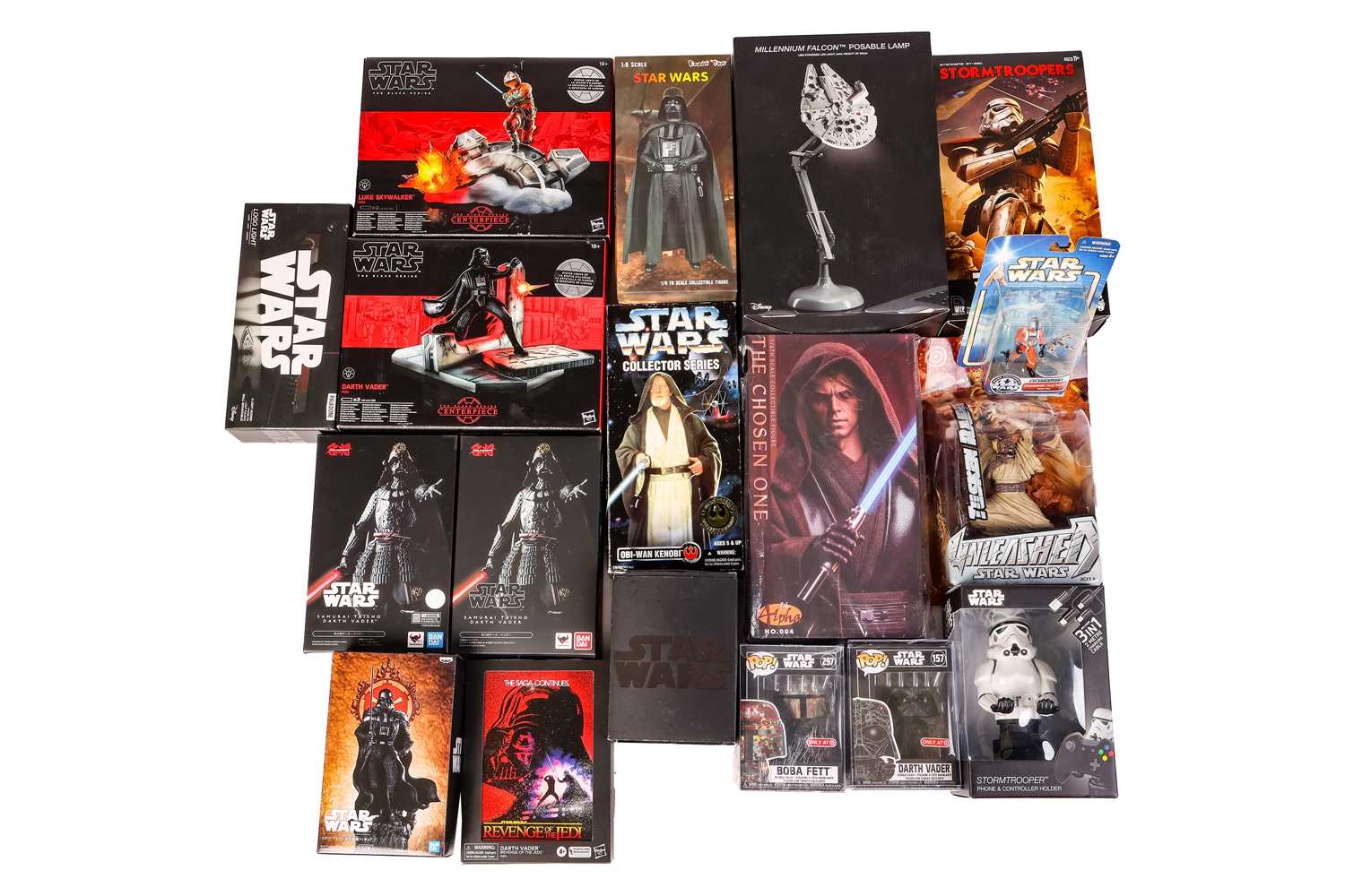 Lot 73 - A collection of Star Wars collectibles, to...