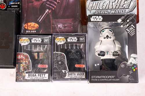 Lot 73 - A collection of Star Wars collectibles, to...