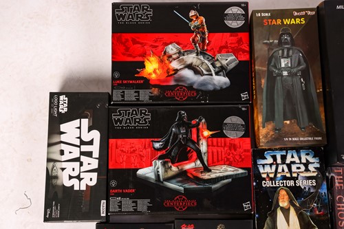 Lot 73 - A collection of Star Wars collectibles, to...