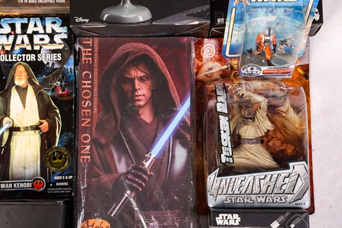 Lot 73 - A collection of Star Wars collectibles, to...