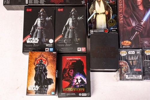 Lot 73 - A collection of Star Wars collectibles, to...