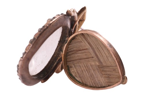 Lot 10 - A Late 18th-century miniature heart and bow...