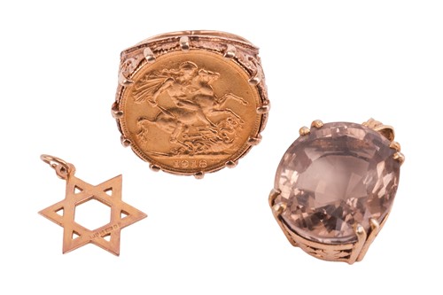 Lot 87 - A group of jewellery to include; a 1918 full...