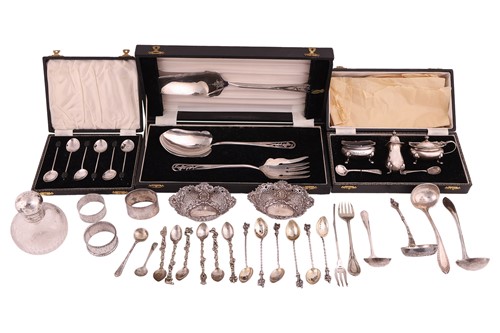 Lot 113 - A small group of mixed items comprising a...