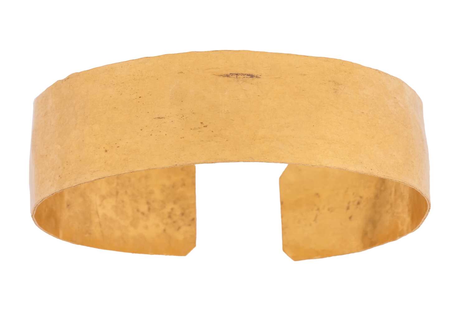 Lot 76 - A planished open cuff bangle, in unmarked...