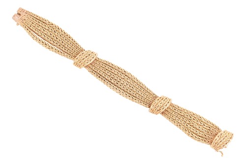 Lot 150 - A multi-row chain bracelet, comprising five...