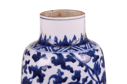 Lot 75 - A Chinese Kangxi blue and white porcelain...