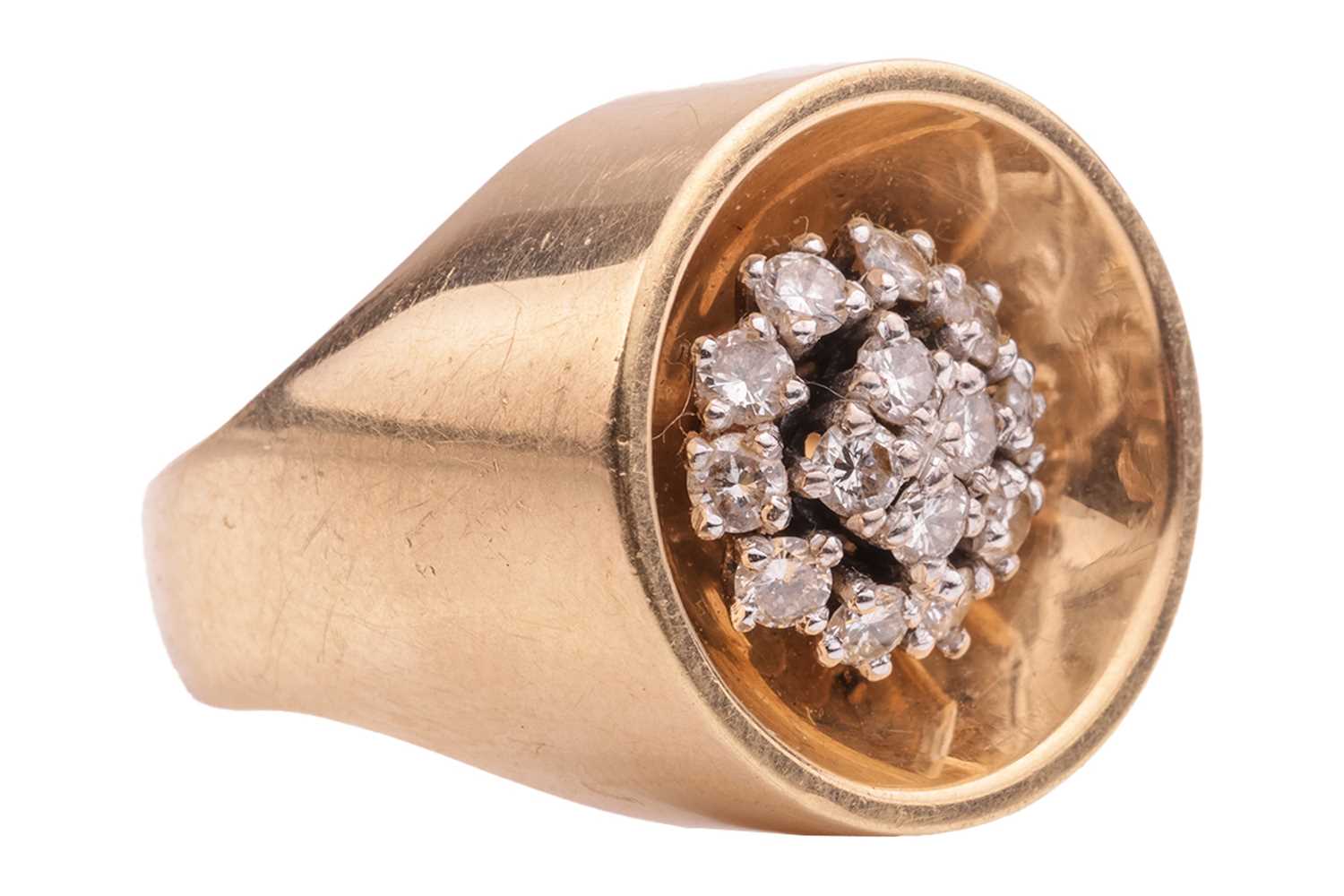 Lot 67 - A Modernist ring with diamond cluster to...