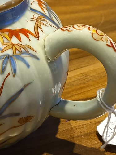 Lot 55 - An 18th-century Chinese Imari porcelain wine...