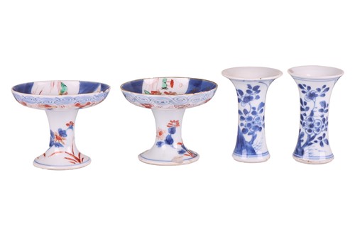 Lot 58 - A pair of small Chinese Kangxi blu and white...