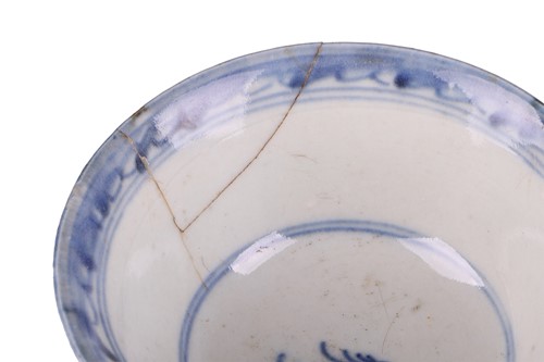 Lot 58 - A pair of small Chinese Kangxi blu and white...