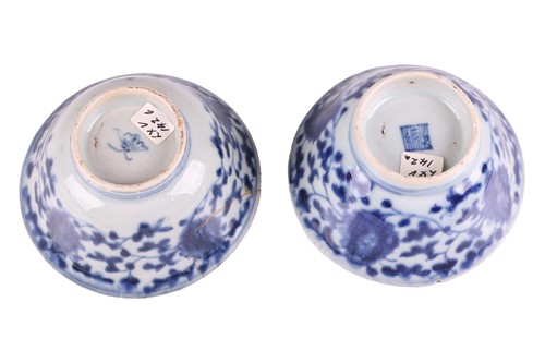 Lot 58 - A pair of small Chinese Kangxi blu and white...
