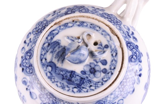Lot 58 - A pair of small Chinese Kangxi blu and white...