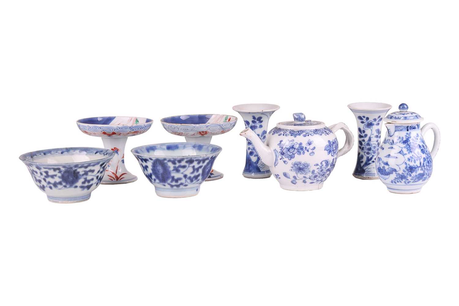 Lot 58 - A pair of small Chinese Kangxi blu and white...