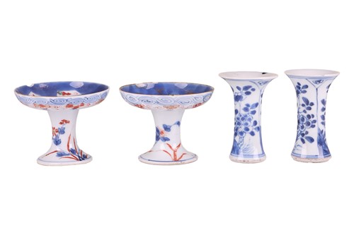 Lot 58 - A pair of small Chinese Kangxi blu and white...